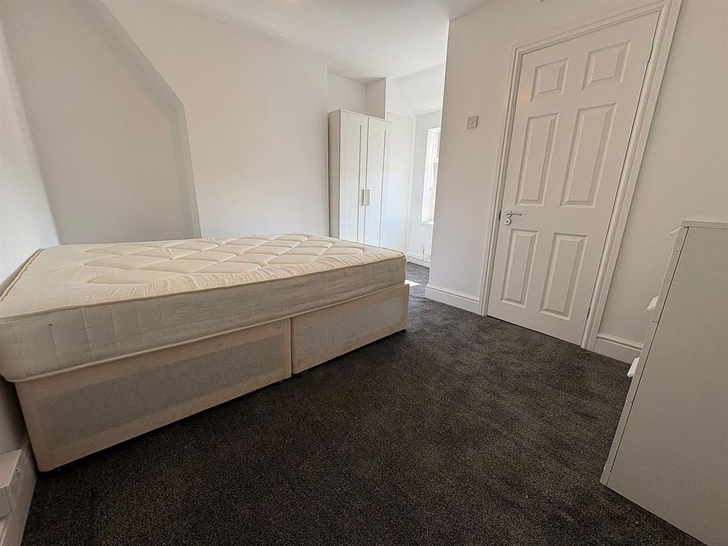 Property photo 3 of 11 73, 4-2.Jpg