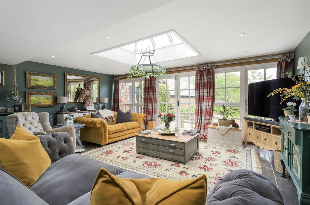 Property photo 2 of 22 Drawing Room