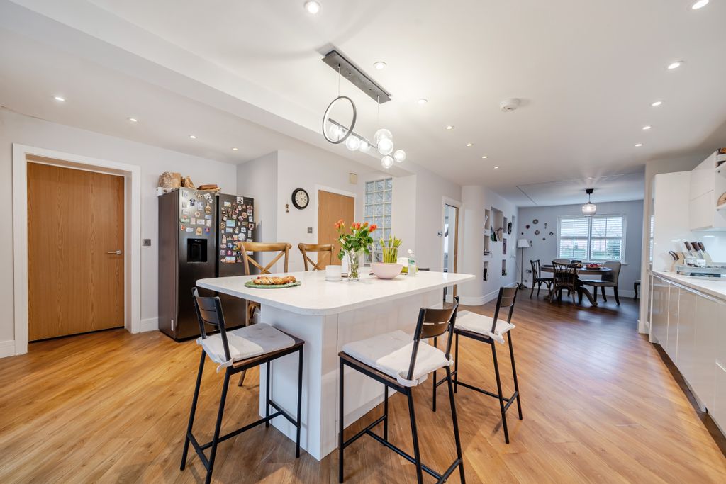 Property photo 3 of 31