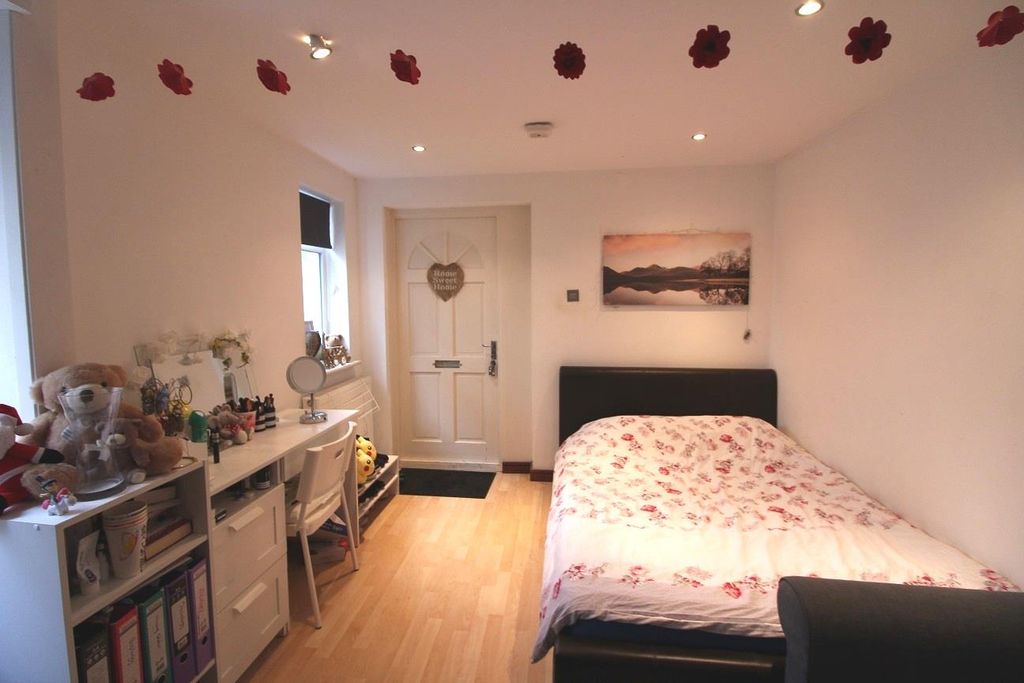 Property photo 1 of 4 Bed.Jpg