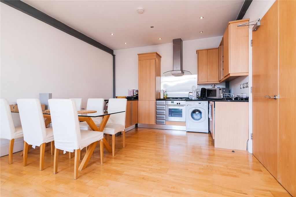 Property photo 2 of 11 Picture No. 21
