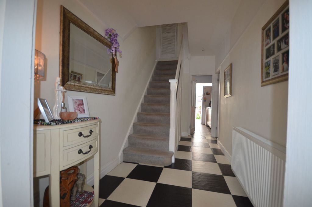 Property photo 3 of 27