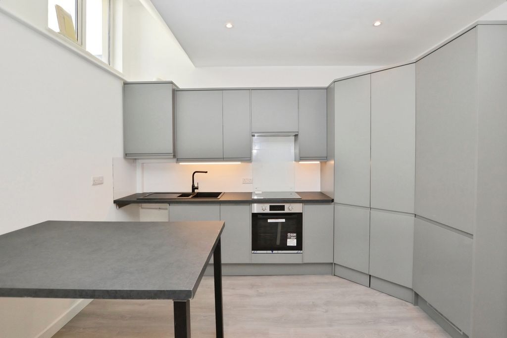 Property photo 3 of 8 Kitchen