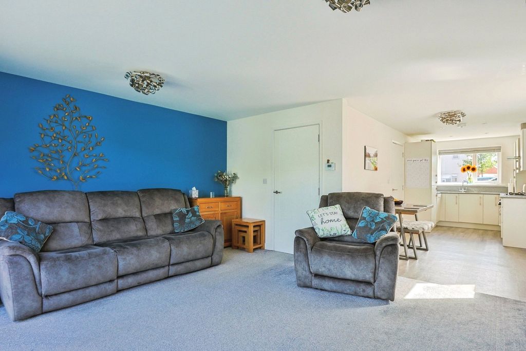 Property photo 3 of 17 Photo