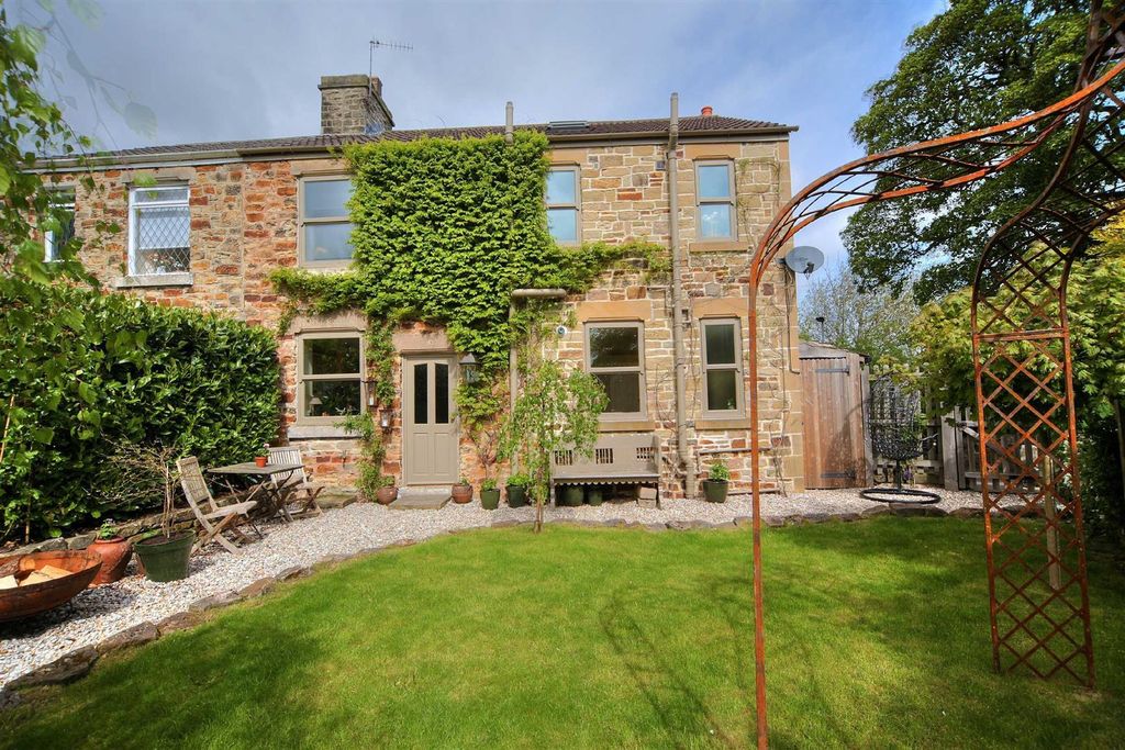 Property photo 1 of 44 Old External.Jpg