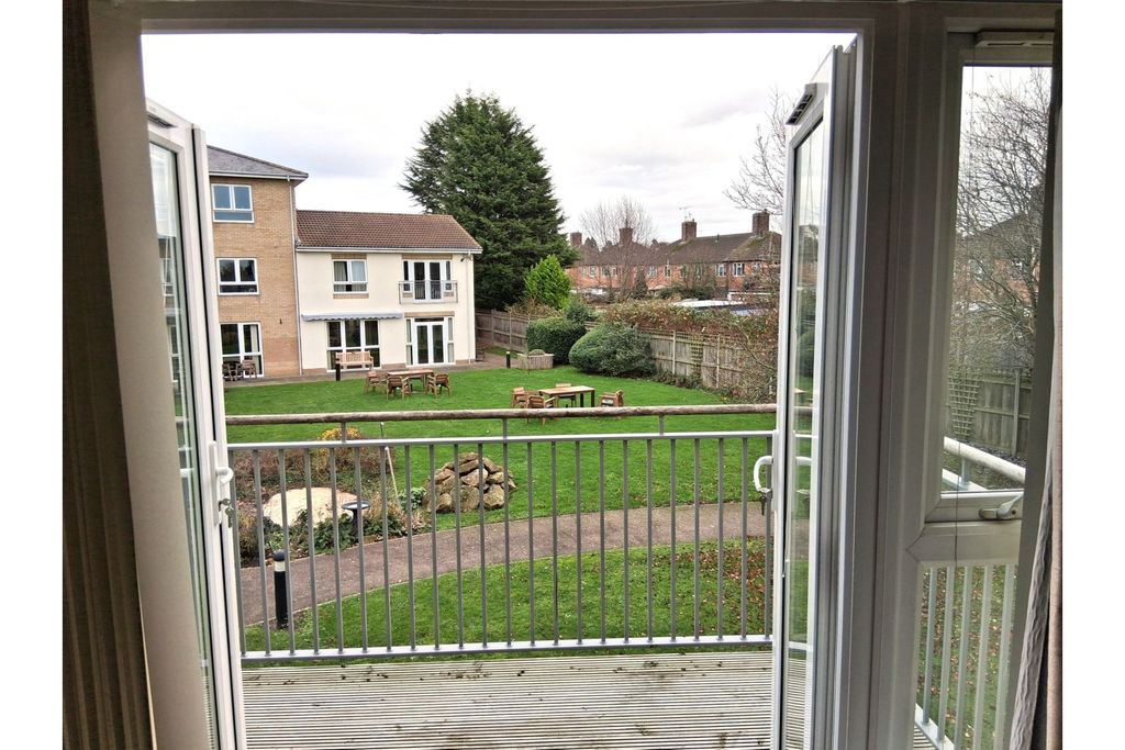 Property photo 2 of 18 Balcony