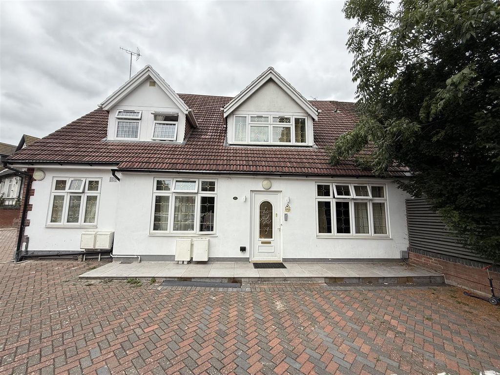 Property photo 1 of 7 External