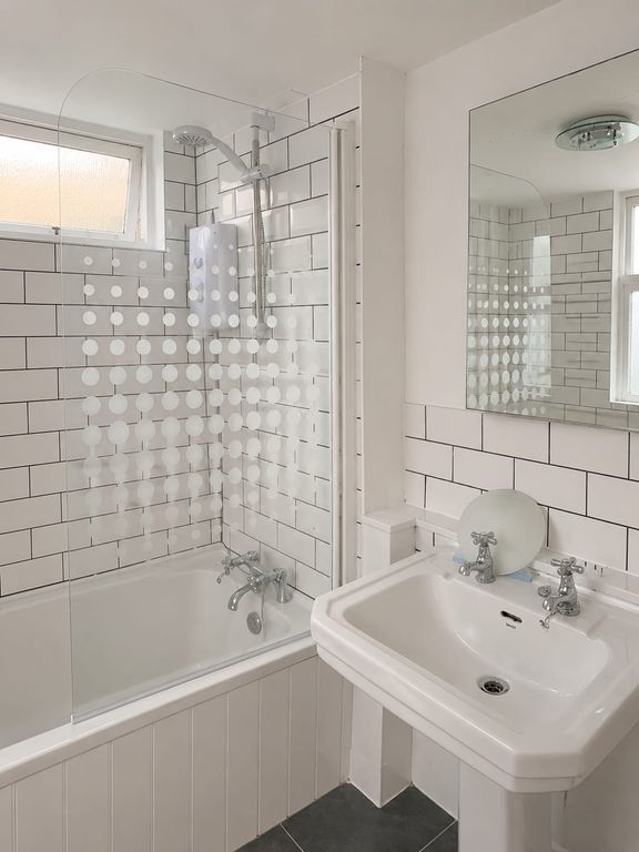 Property photo 3 of 9 Bathroom