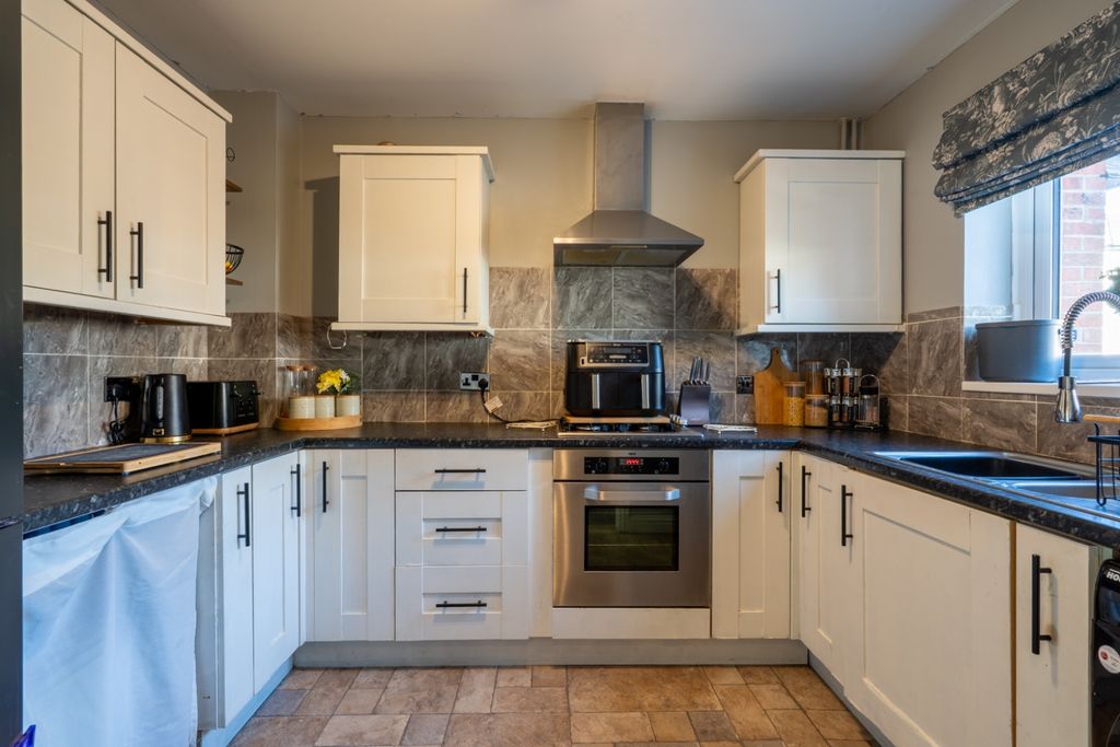 Property photo 3 of 13 4481765