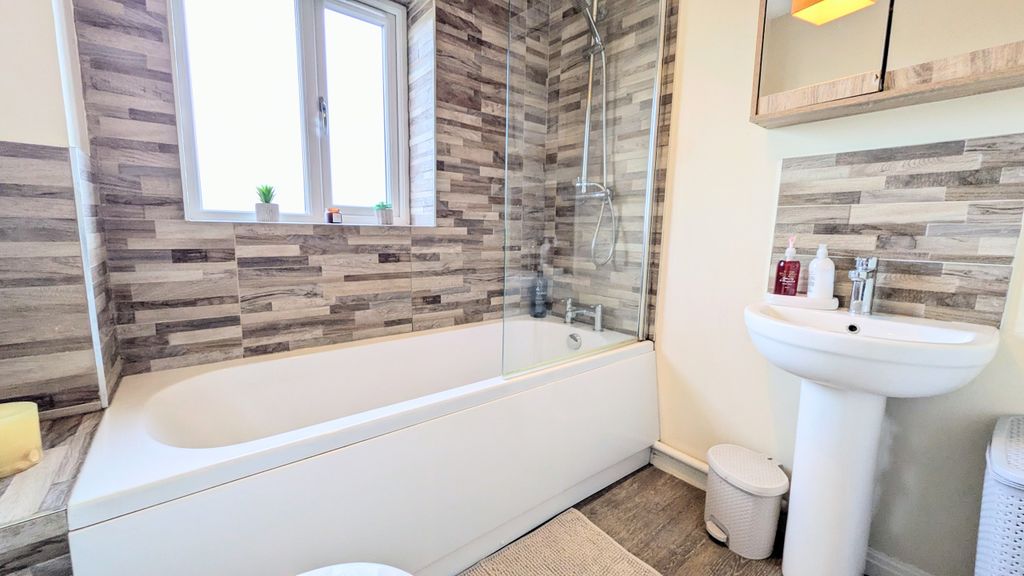 Property photo 3 of 17 Pxl_20260114_123453379.Mp~2