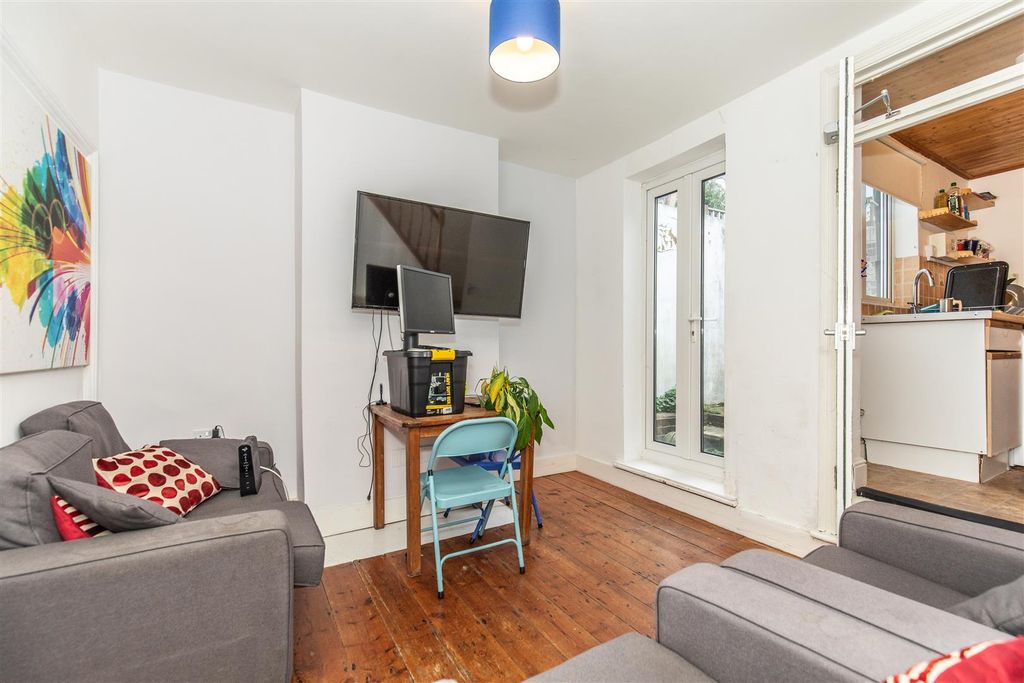 Property photo 1 of 12 Living Room