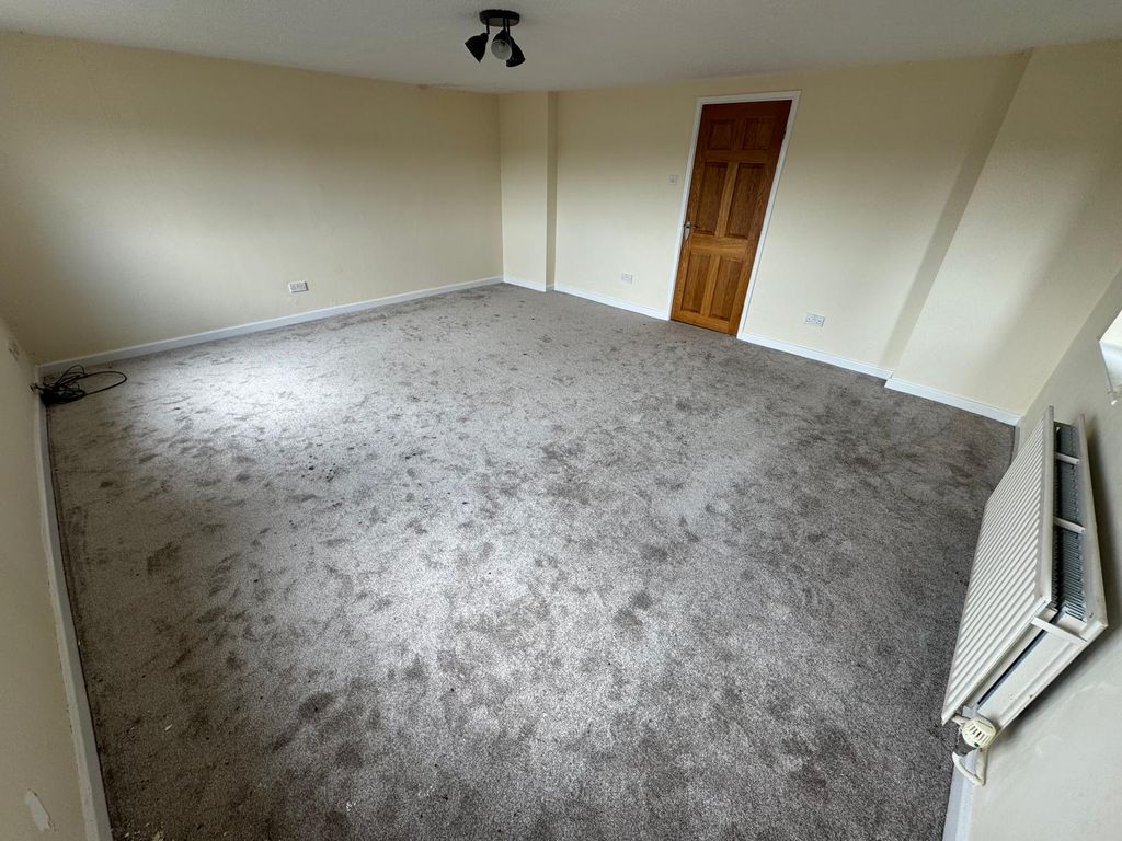 Property photo 3 of 19 Image