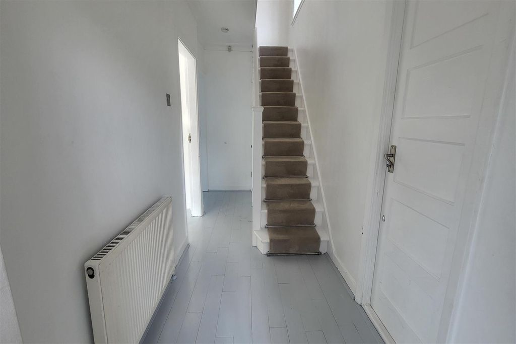 Property photo 3 of 19 Entrance Hallway: