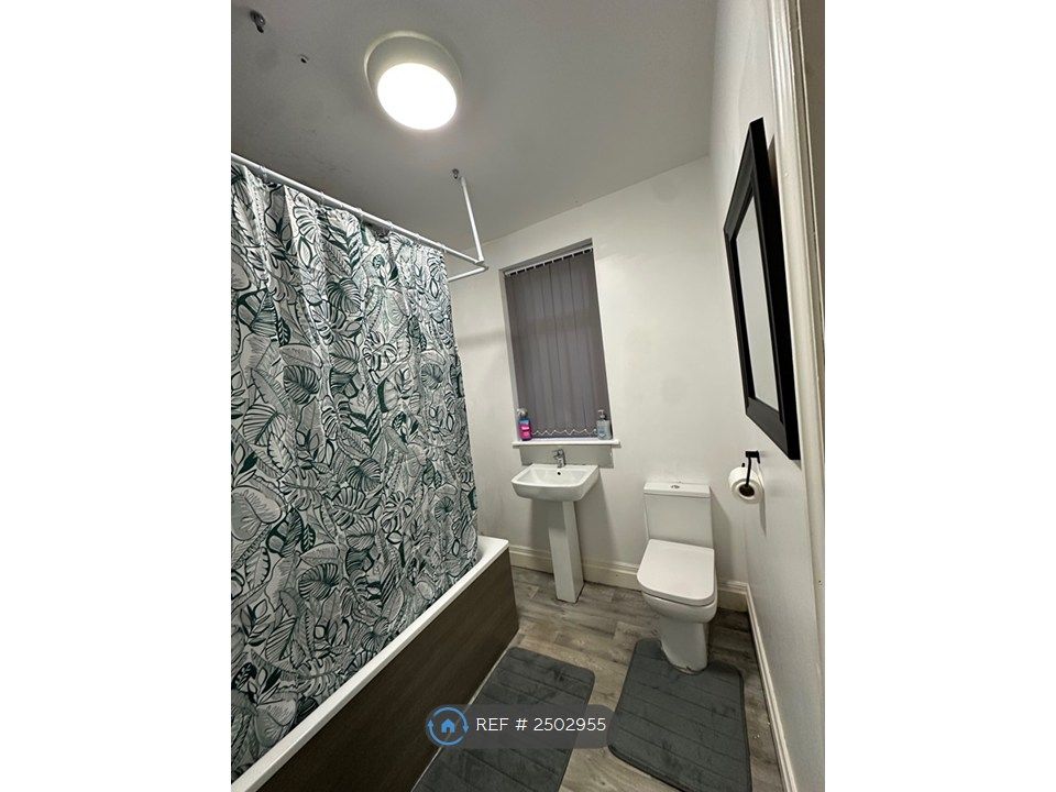 Property photo 3 of 6 Bathroom 1