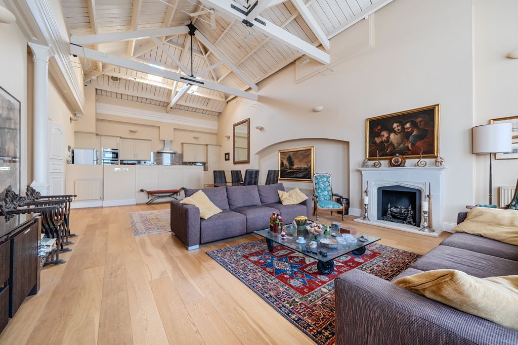 Property photo 2 of 20