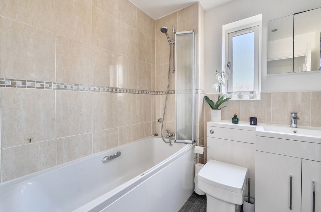 Property photo 3 of 13 1425392-15-69B1A5...