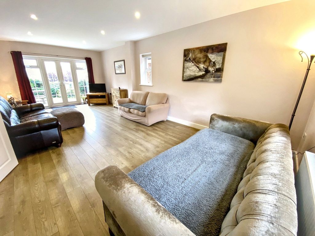 Property photo 2 of 27