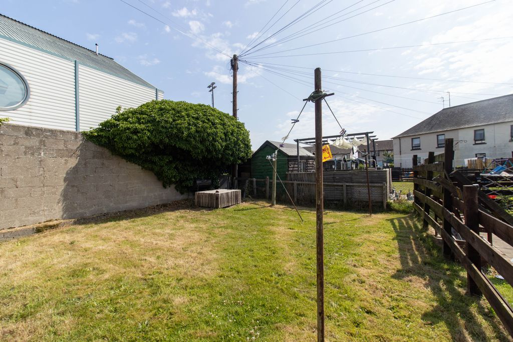Property photo 2 of 26 Shared Garden