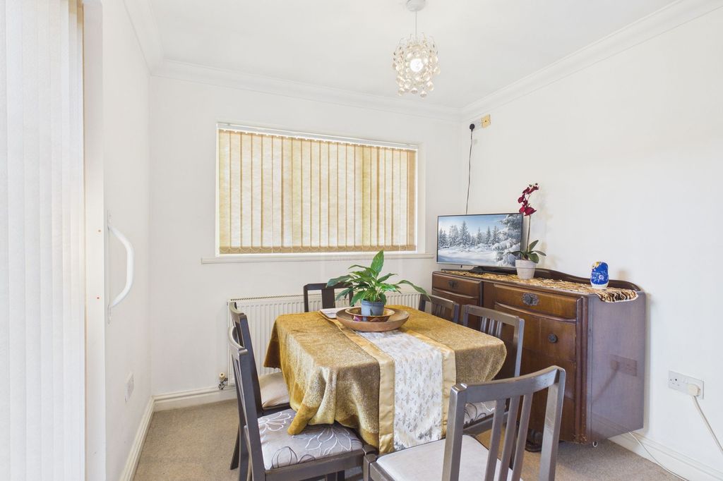Property photo 3 of 16 Kitchen/Dining Room