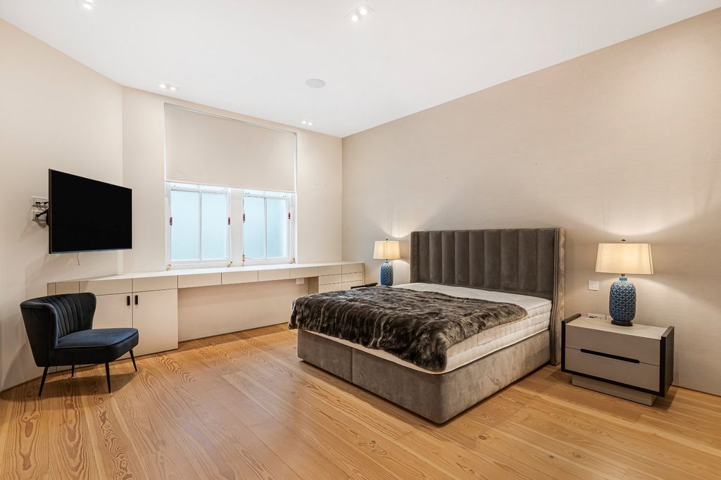 Property photo 3 of 17 Principal Bedroom