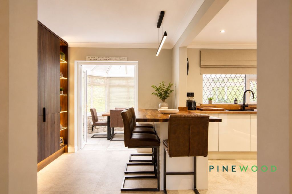 Property photo 3 of 37 Kitchen / Breakfast Room