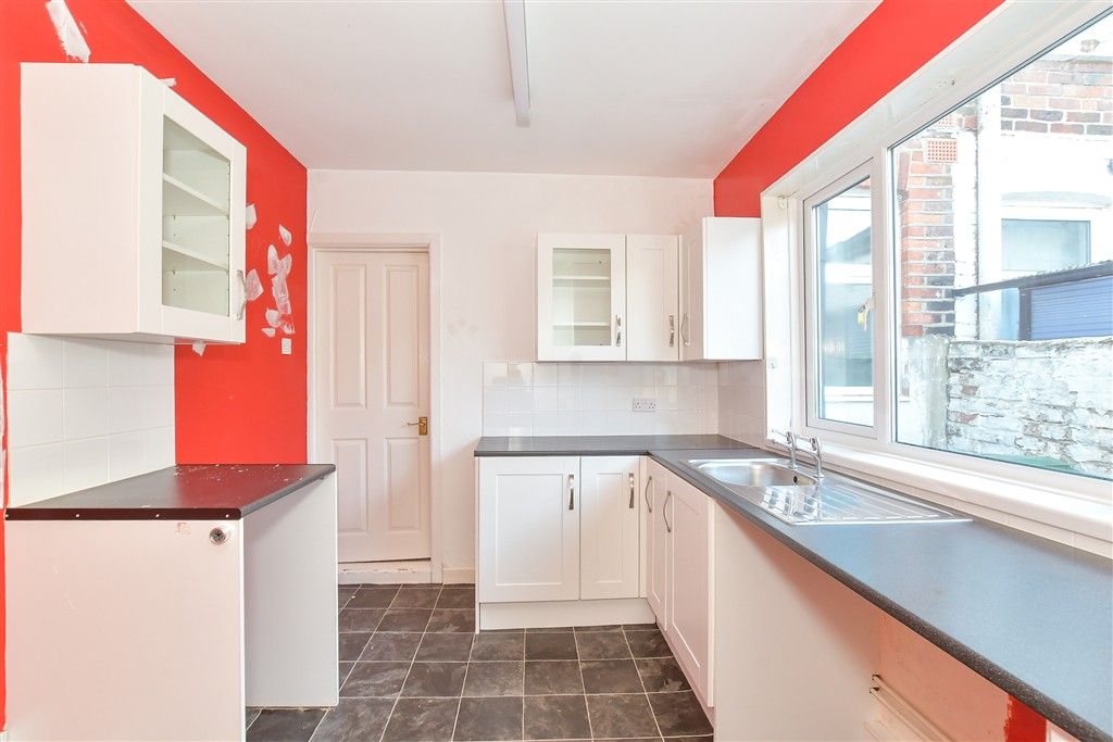 Property photo 2 of 8 Kitchen