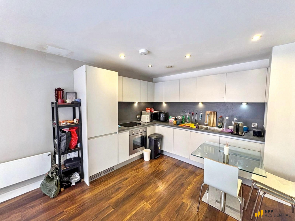 Property photo 3 of 18 Kitchen