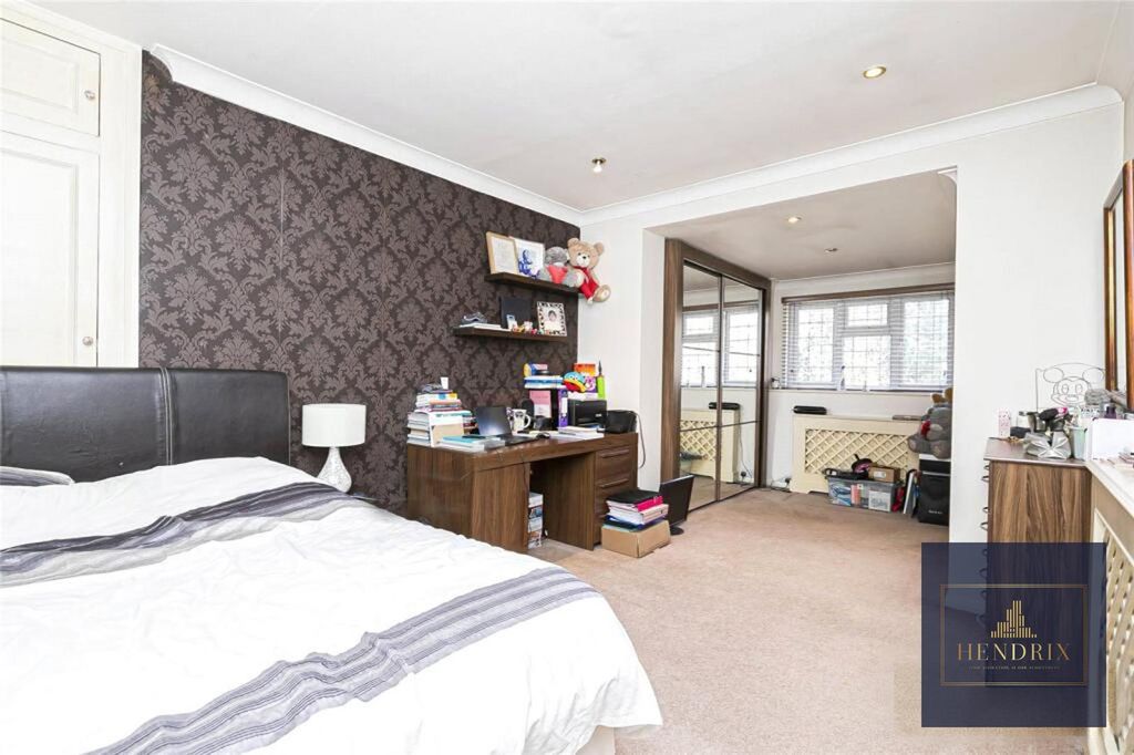 Additional image 18 of 4 bed detached house to rentHigh Road, Chigwell IG7