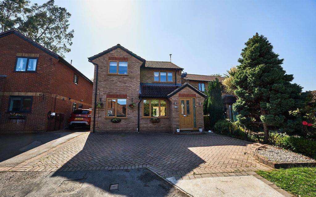 Property photo 1 of 20 Stoneley Road Sg  21.Jpg