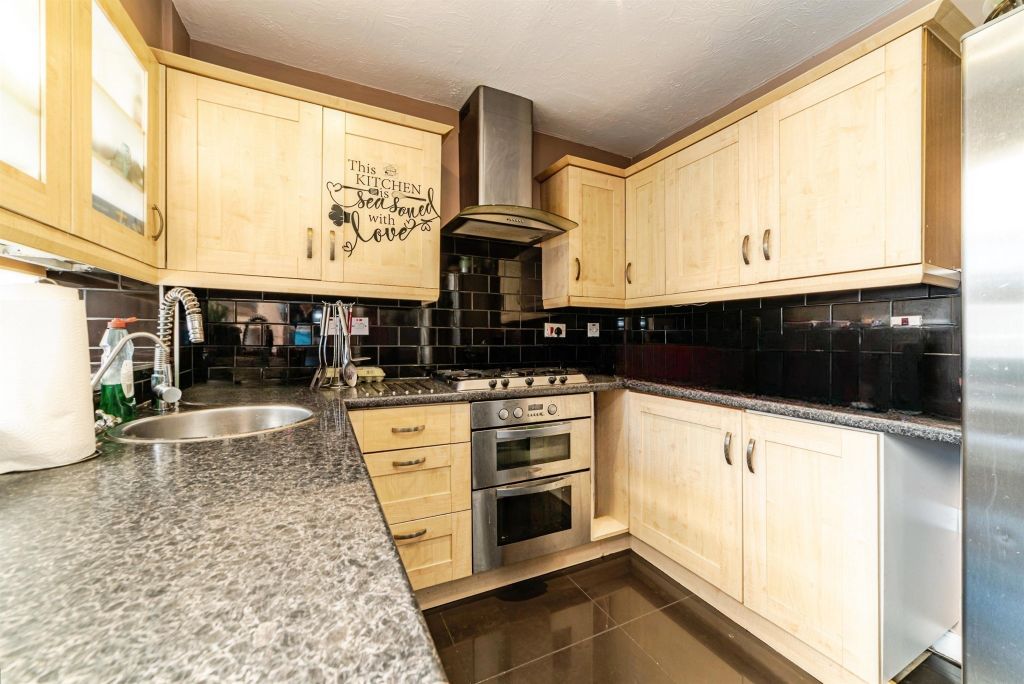 Property photo 2 of 20