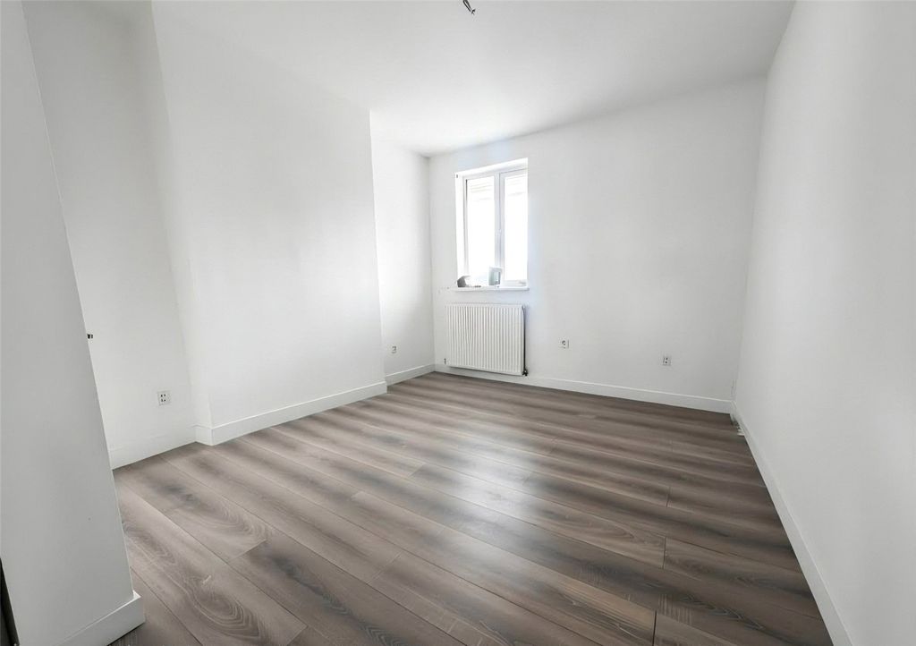 Property photo 3 of 7 Bedroom