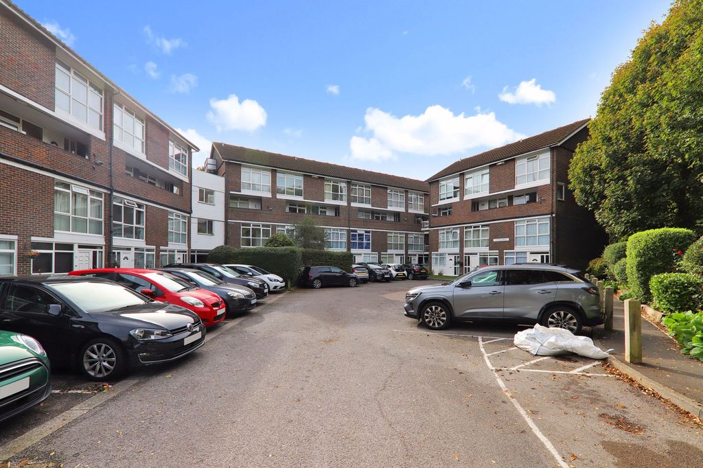 Property photo 1 of 12 Ext - Burlington House