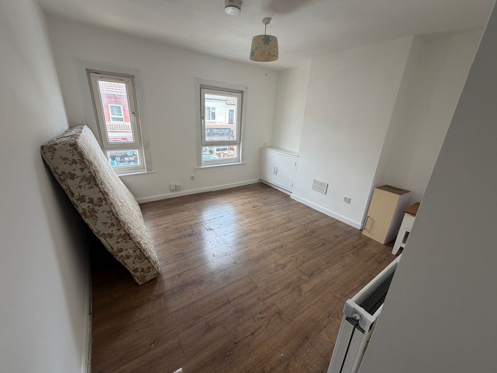 Property photo 3 of 6 Bedroom 1