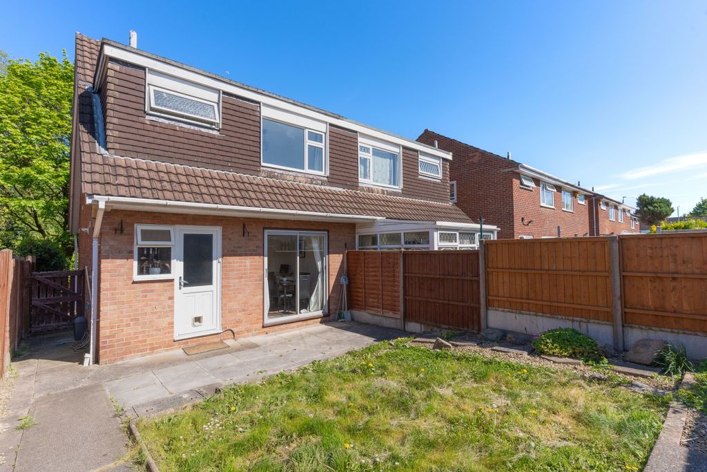 Property photo 2 of 12 13 Elm Close-16