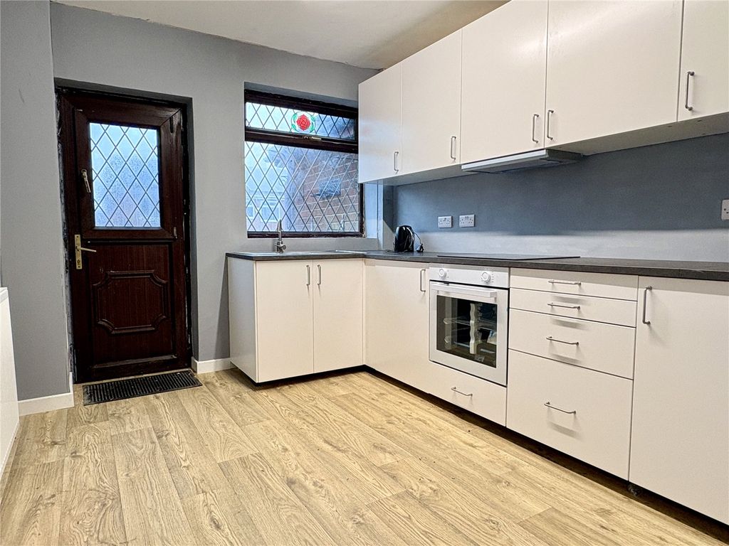 Property photo 2 of 11 Kitchen