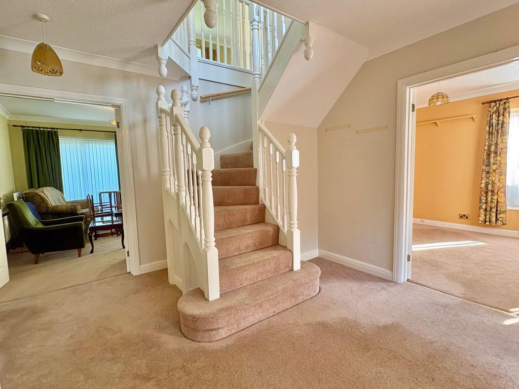 Property photo 2 of 30 Entrance Hall