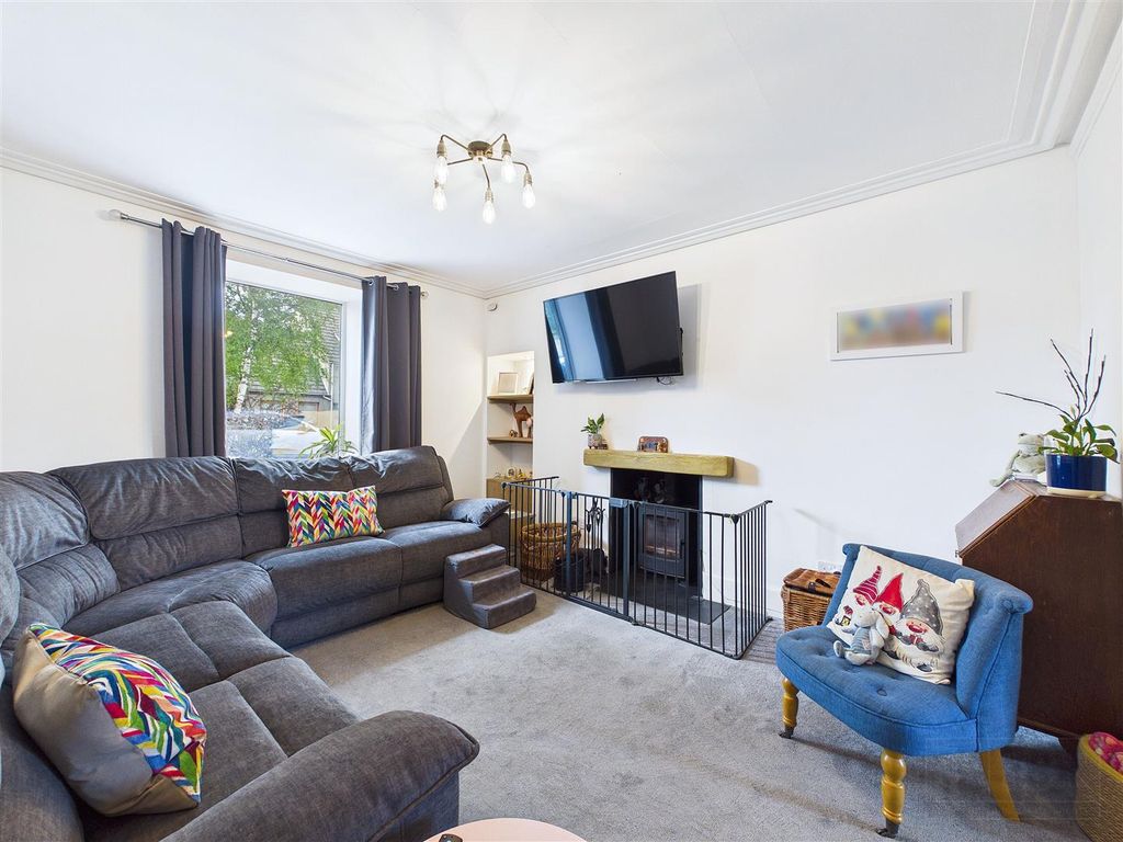 Property photo 2 of 28 Sitting Room