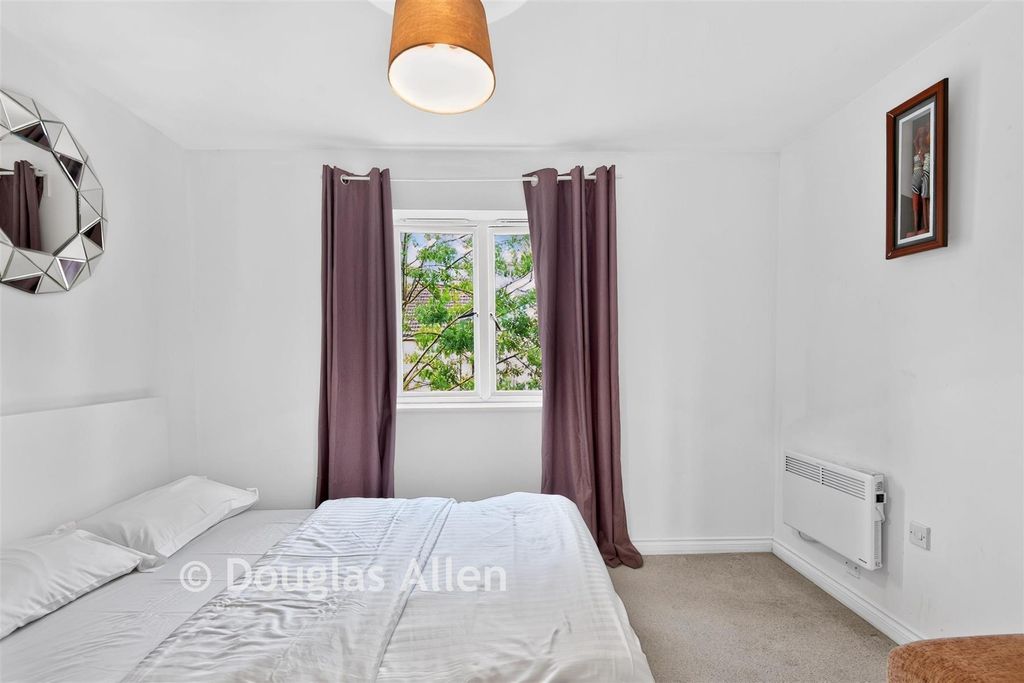 Property photo 1 of 12 Bedroom 1