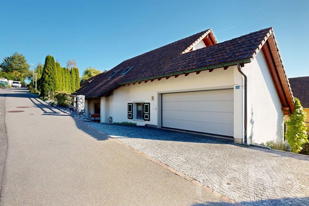 Property photo 3 of 12