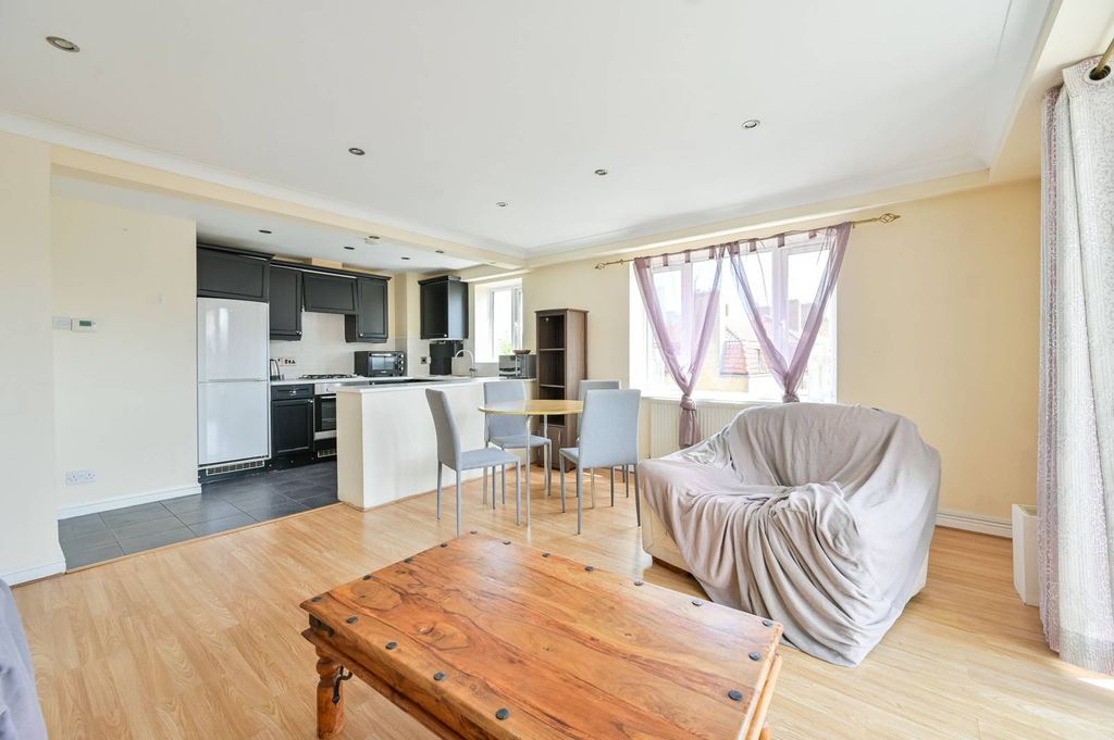 Property photo 3 of 13