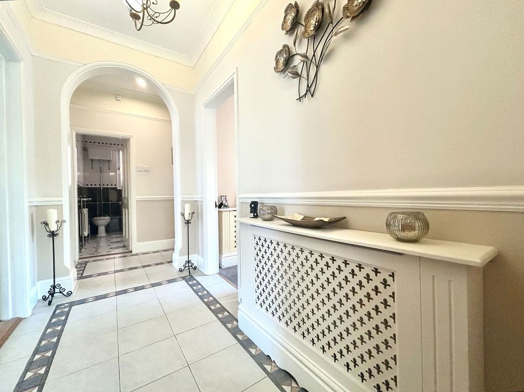 Property photo 2 of 31