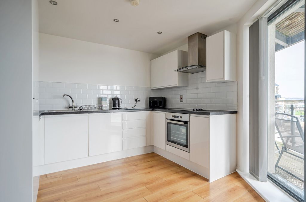 Property photo 3 of 14 1439484-13-69d790...