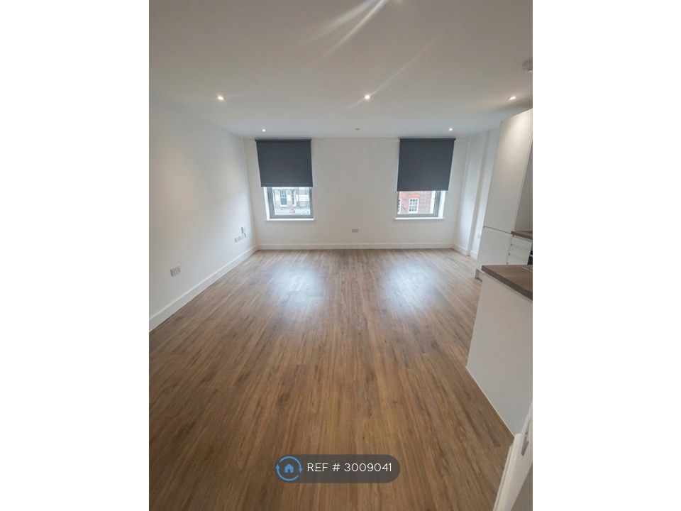 Property photo 3 of 22 Entrance - Main Room View