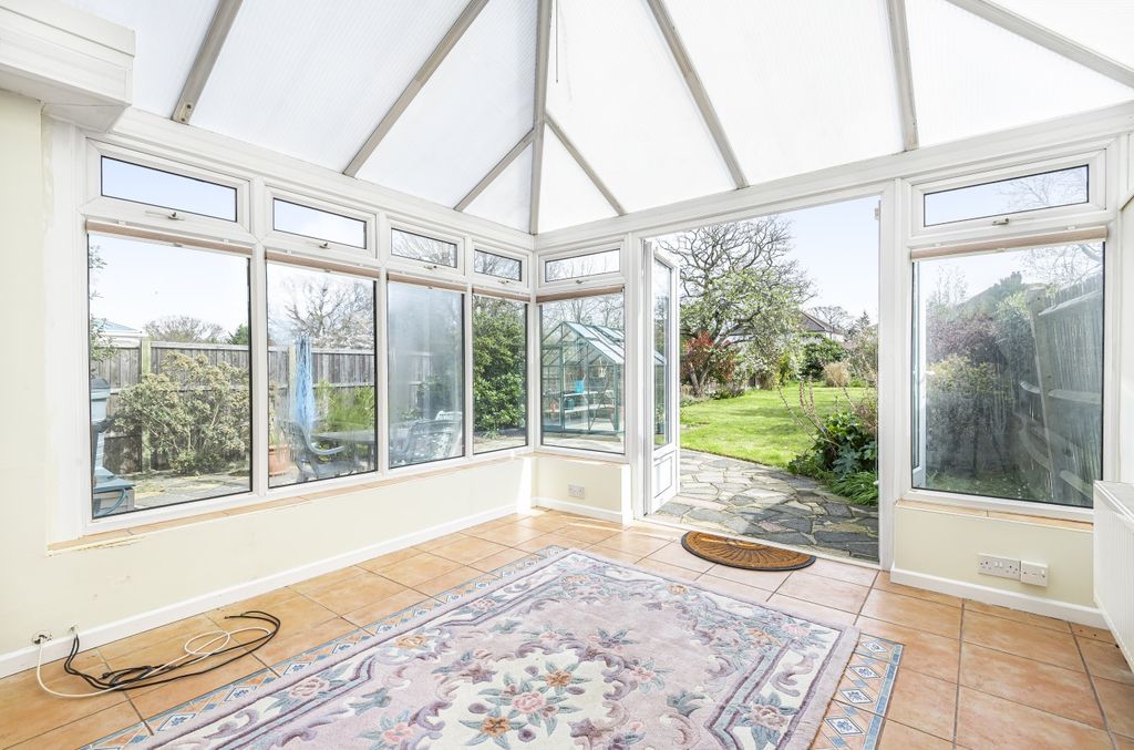 Property photo 3 of 17 Conservatory (2)