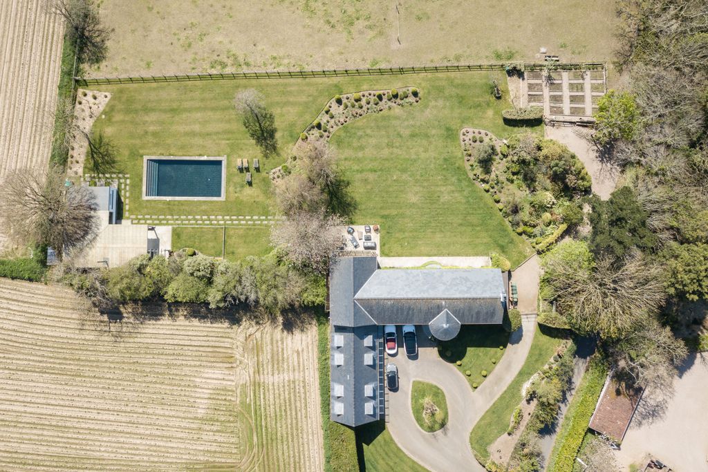 Property photo 2 of 20