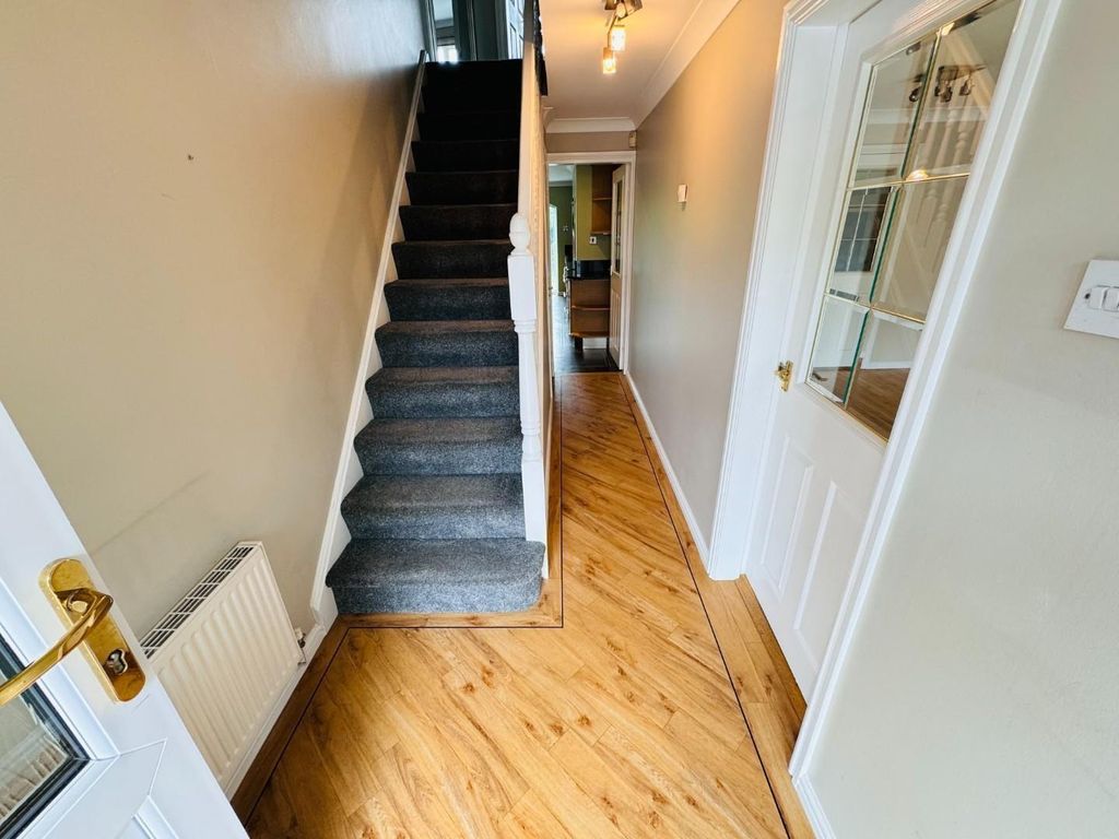 Property photo 3 of 25 Front Lounge