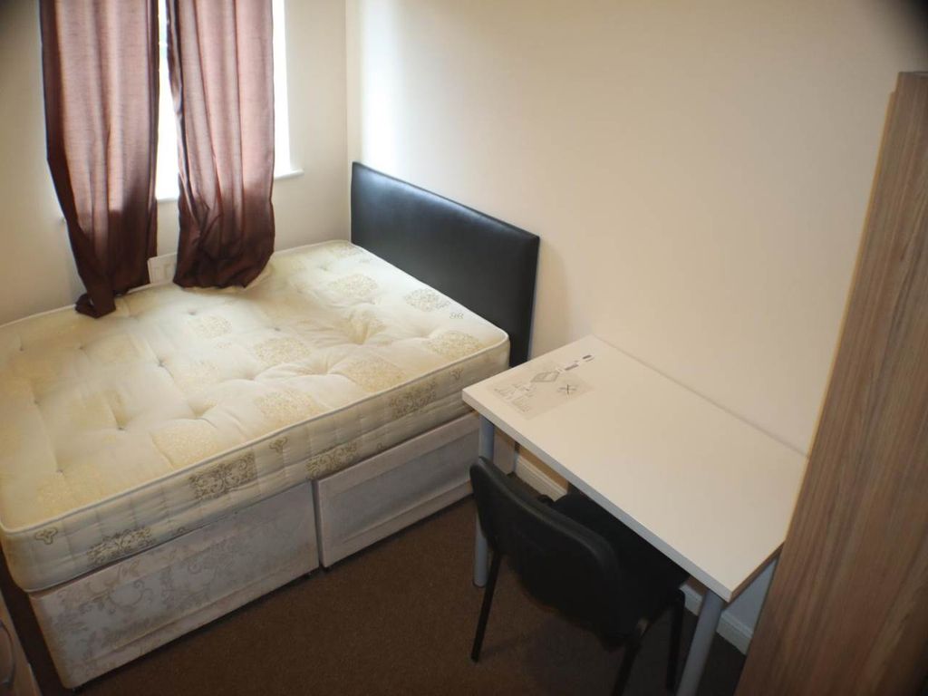 Property photo 2 of 14 1d282321-0E99-4A4A-A9F7-F990Ef895d08