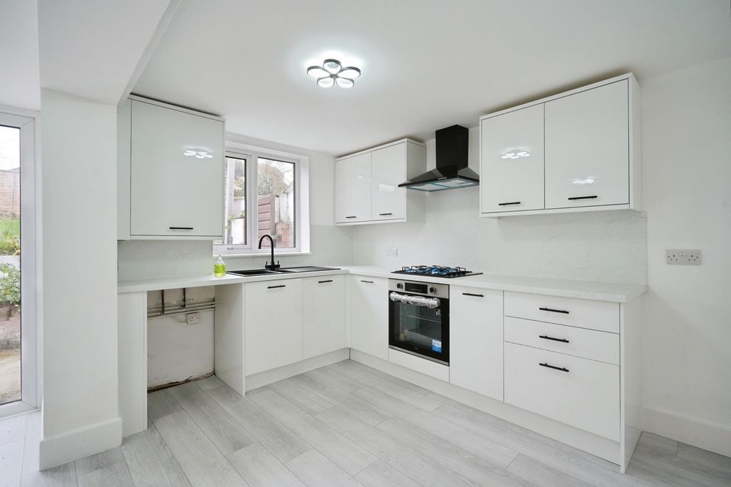 Property photo 2 of 17 Kitchen