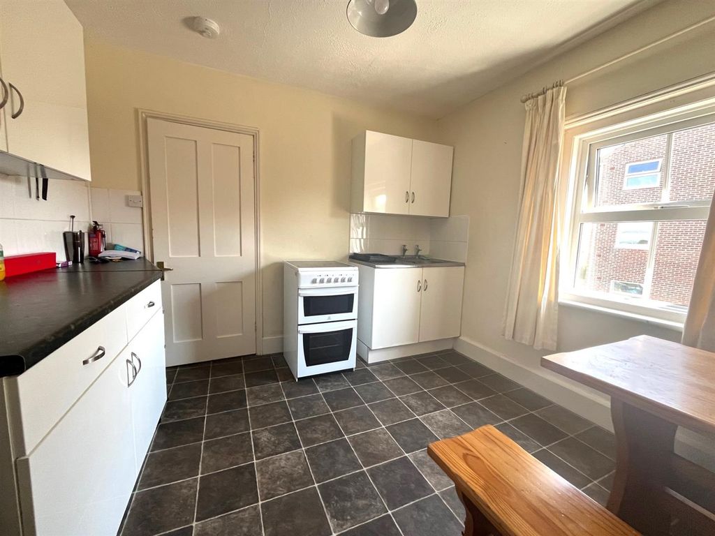Property photo 2 of 10 4225 Kitchendining.Jpg