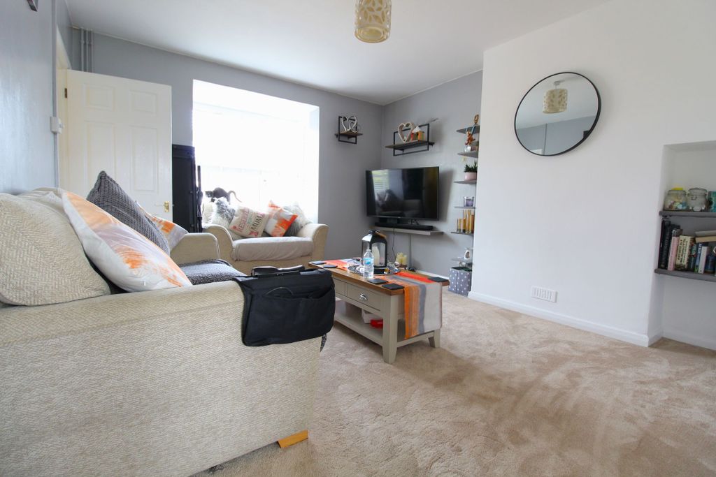Property photo 2 of 10 Lounge